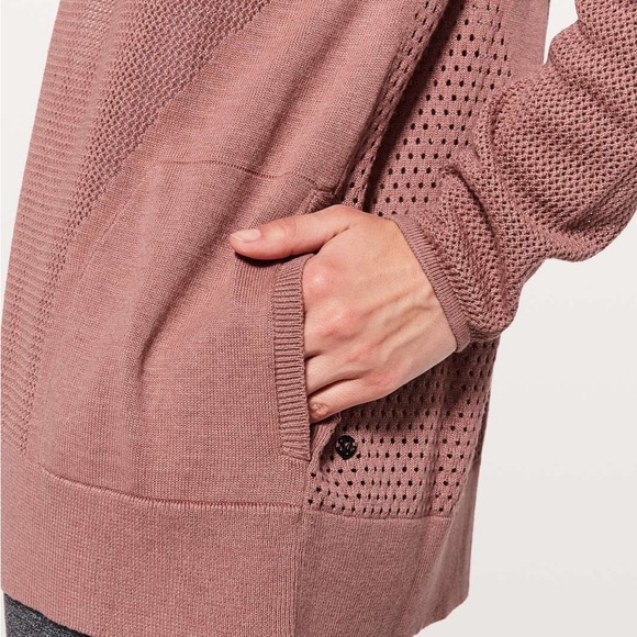 Lululemom Women's Pink Hooded Sweater Wrap Size Medium 6 / 8 Still Movement - Picture 10 of 14